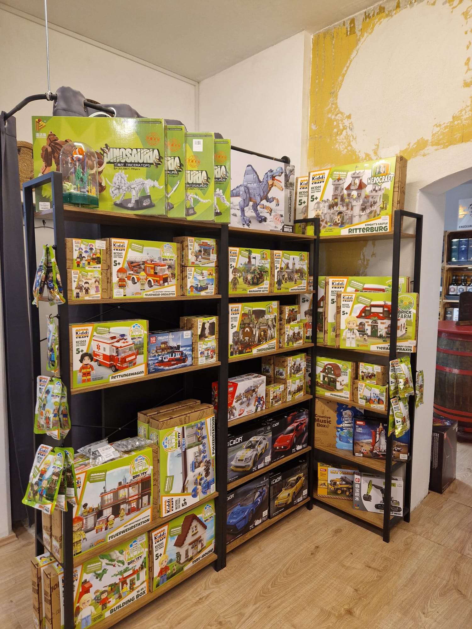 Klemmbausteinsets mit Dinosauriern und Ritterburg