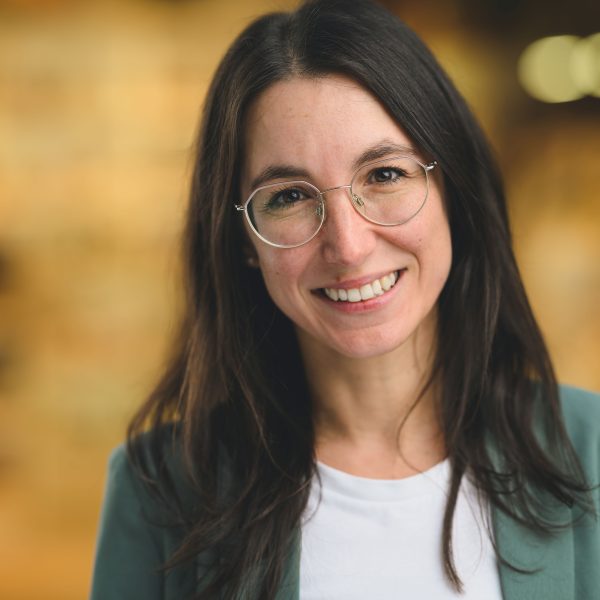 Simone Humer_Inhaberin Zauberhaft Holz.Perle.Kind (c)Thomas Koller